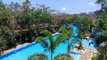 2 kolam renang terbuka