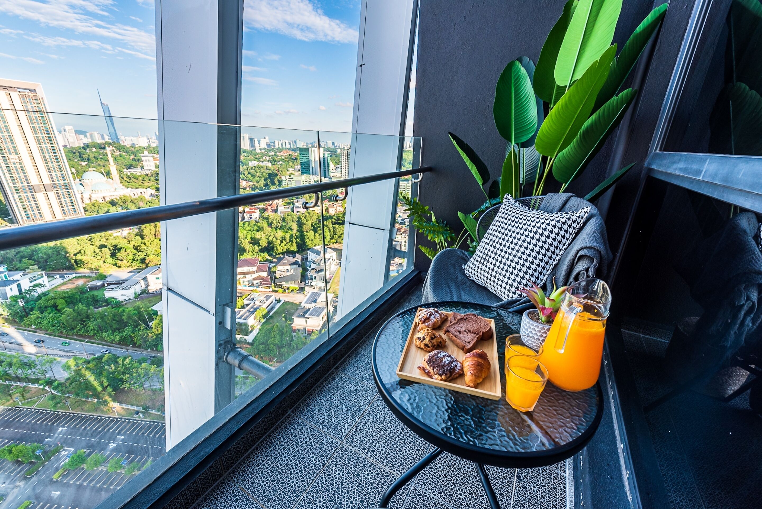 Luxury Condo | City view