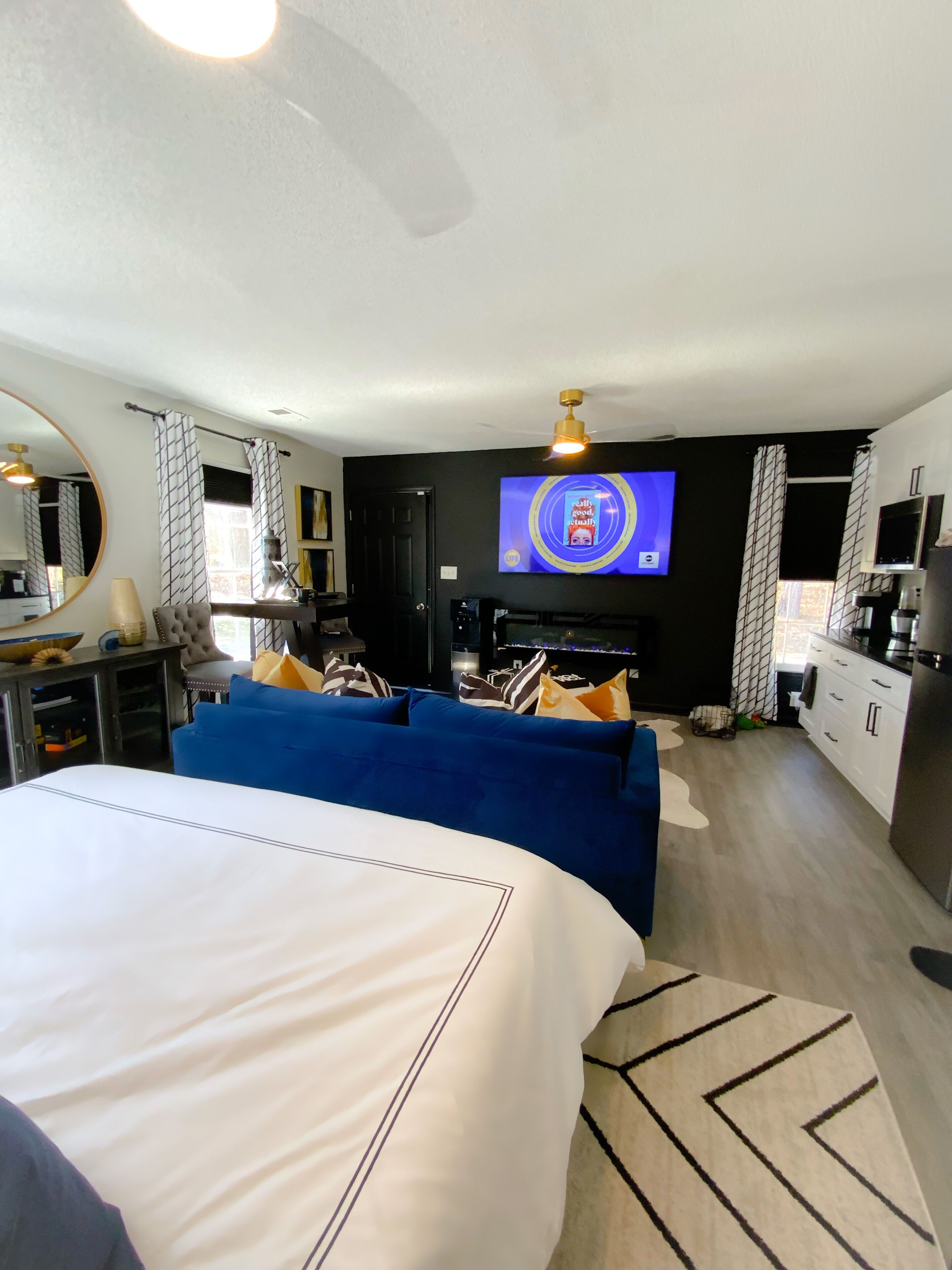 Luxurious Apt Private Entrance & Heated Pool