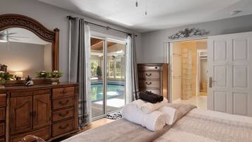 4 bedrooms, desk, iron/ironing board, travel cot