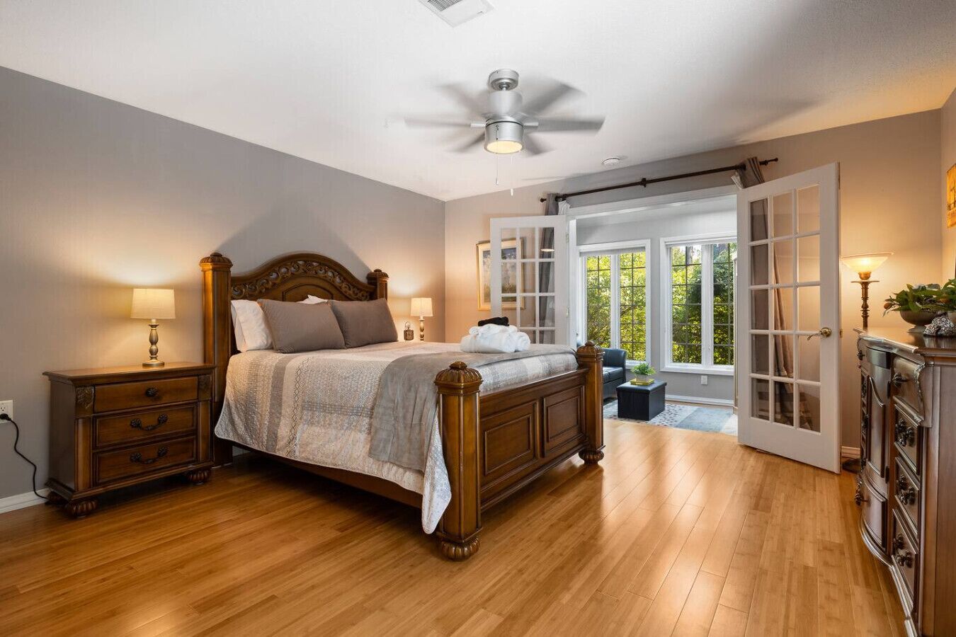 4 Schlafzimmer, Schreibtisch, Bügeleisen/Bügelbrett, Reisekinderbett