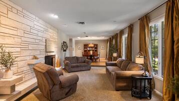 Televisor, llar de foc i videojocs