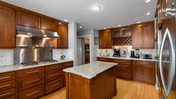 Frigorífic, microones, forn i placa de cuina