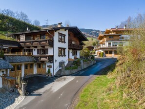 Exterior - Spacious holiday flat, 2.2 km to the ski lift (Kitzbühel)