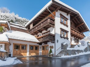 Exterior - Spacious holiday flat, 2.2 km to the ski lift (Kitzbühel)