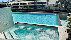 温水プール