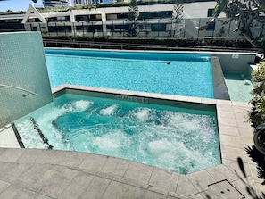 温水プール