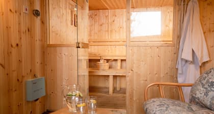 Salmon Run Lodge - a lodge that sleeps 6 guests in 3 bedrooms