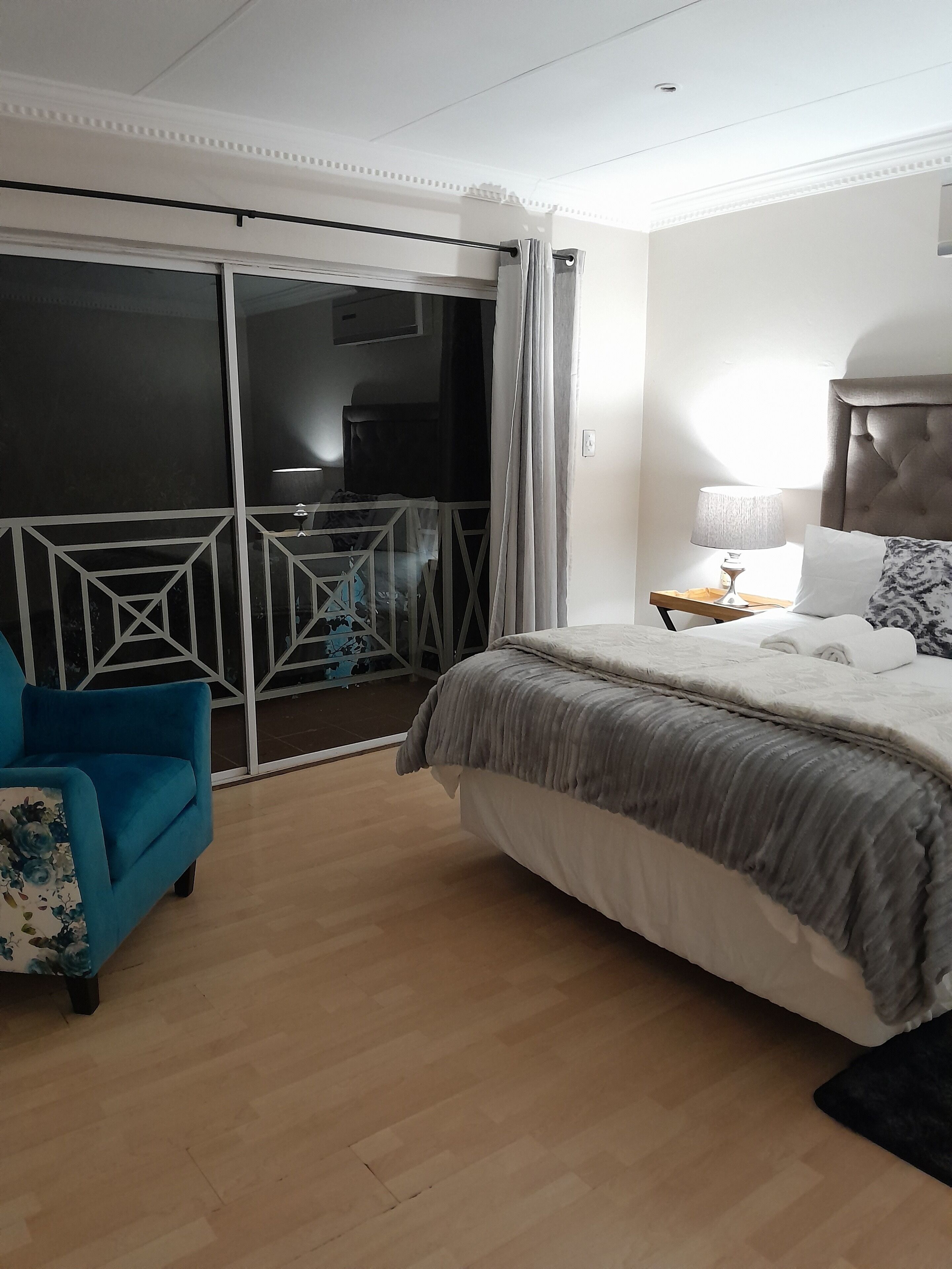 4 bedrooms, iron/ironing board, free WiFi, bed sheets