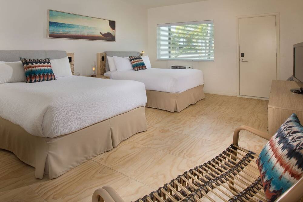 Beach Fun! 3 Pet-friendly Units, Outdoor Pool, Steps from St. Pete Beach!