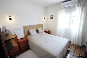 2 bedrooms, desk, iron/ironing board, WiFi - Palomita - cosy bungalow with stunning views in Moraira (Moraira)