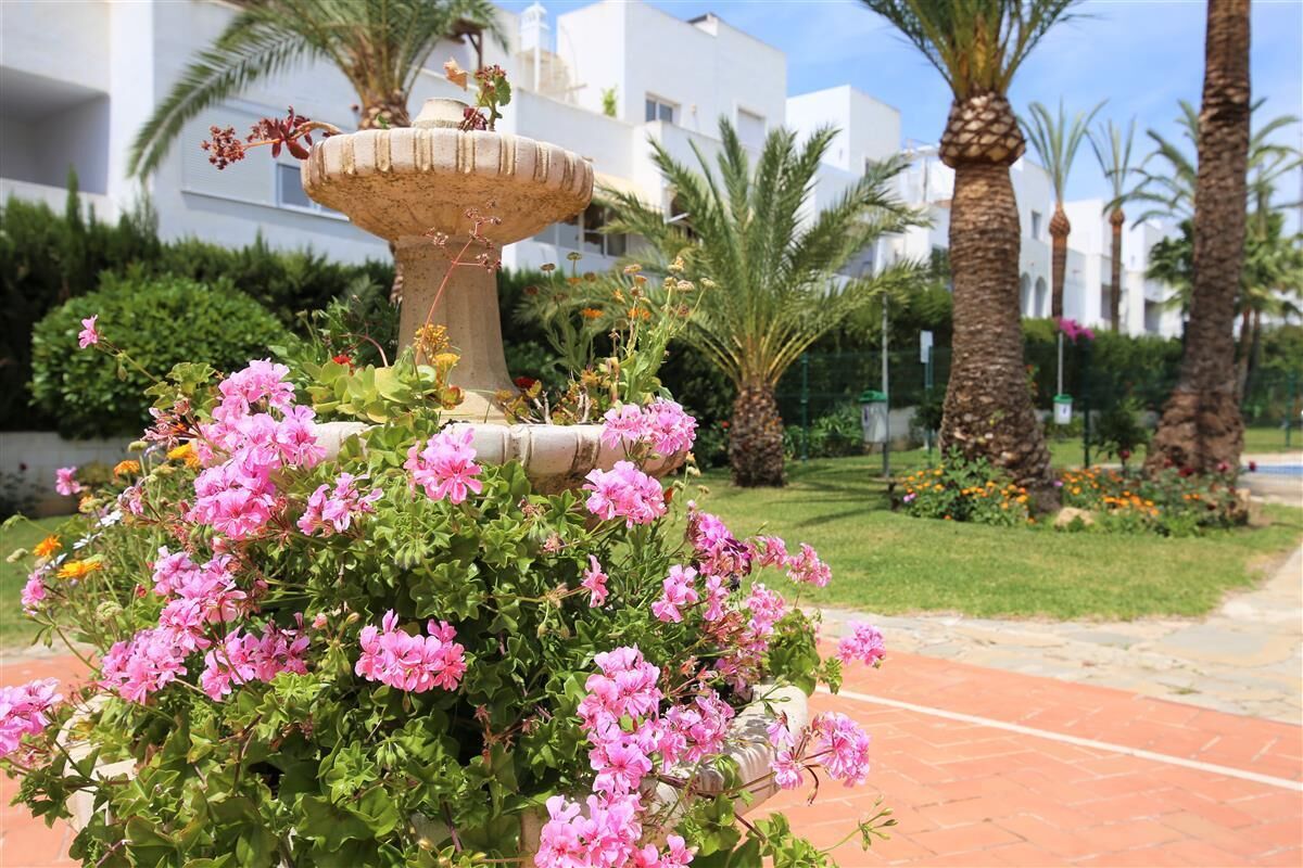 Beautiful gardens in this urbanization
