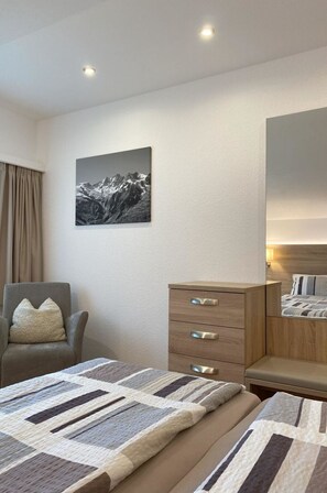1 chambre, lit parapluie, Wi-Fi gratuit, draps fournis