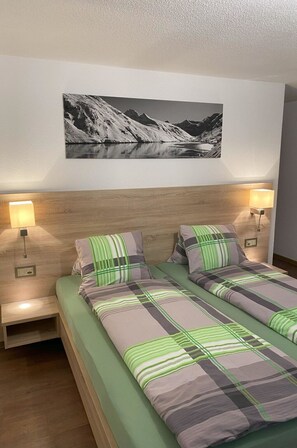 3 slaapkamers, reisbedje, gratis wifi, beddengoed