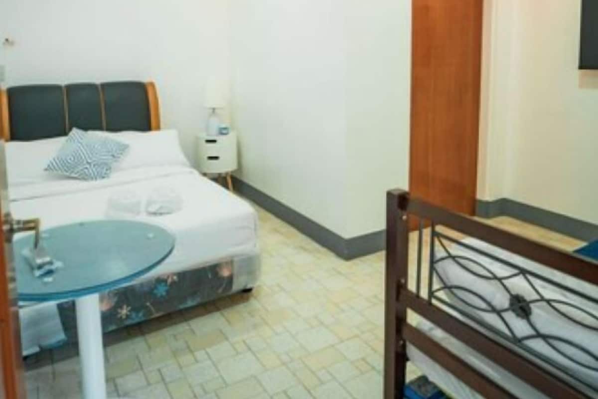 1 bedroom, premium bedding, Select Comfort beds, desk