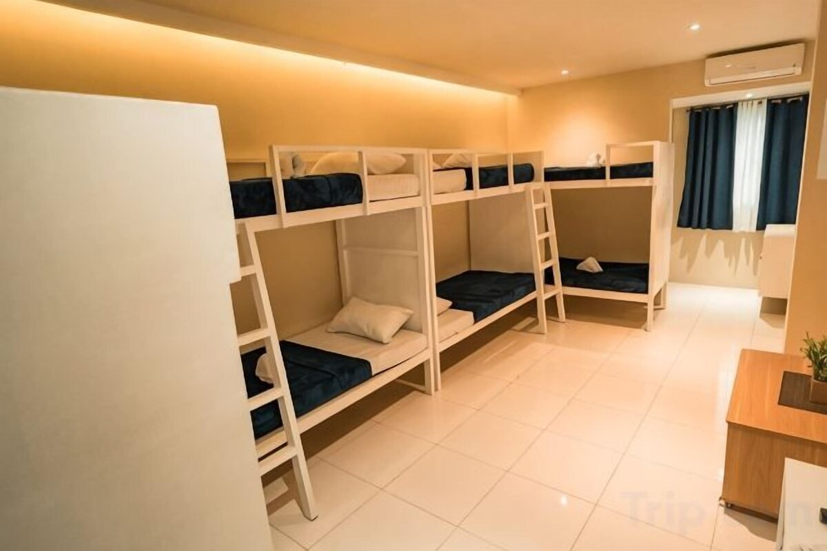Premium bedding, Select Comfort beds, desk, laptop workspace