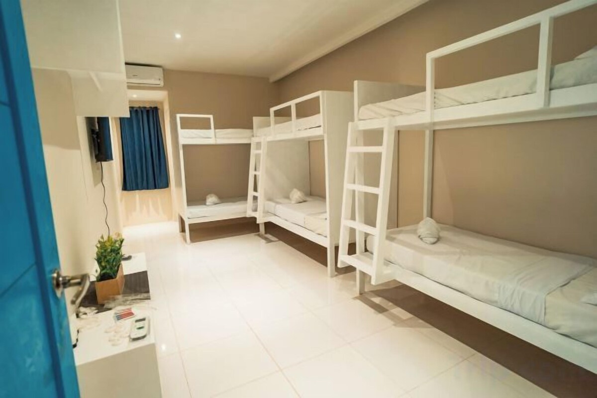 เครื่องนอนระดับพรีเมียม, เตียง Select Comfort, โต๊ะทำงาน