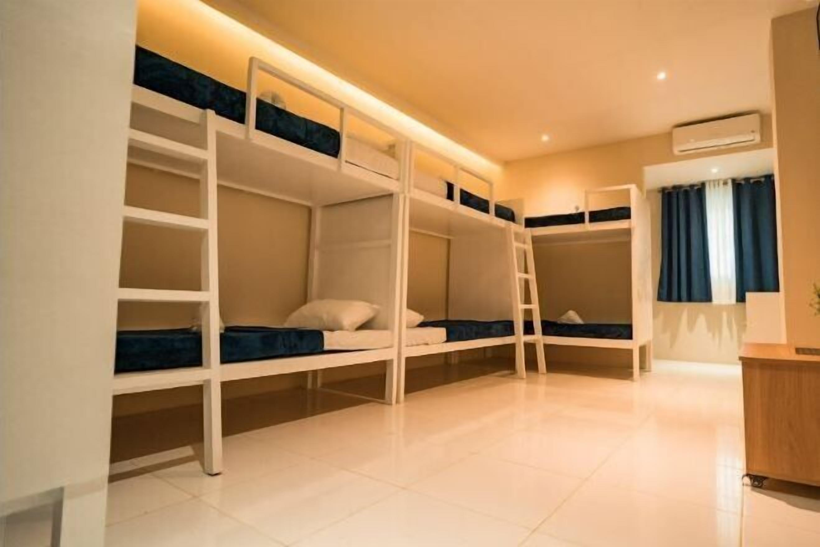 Premium bedding, Select Comfort beds, desk, laptop workspace