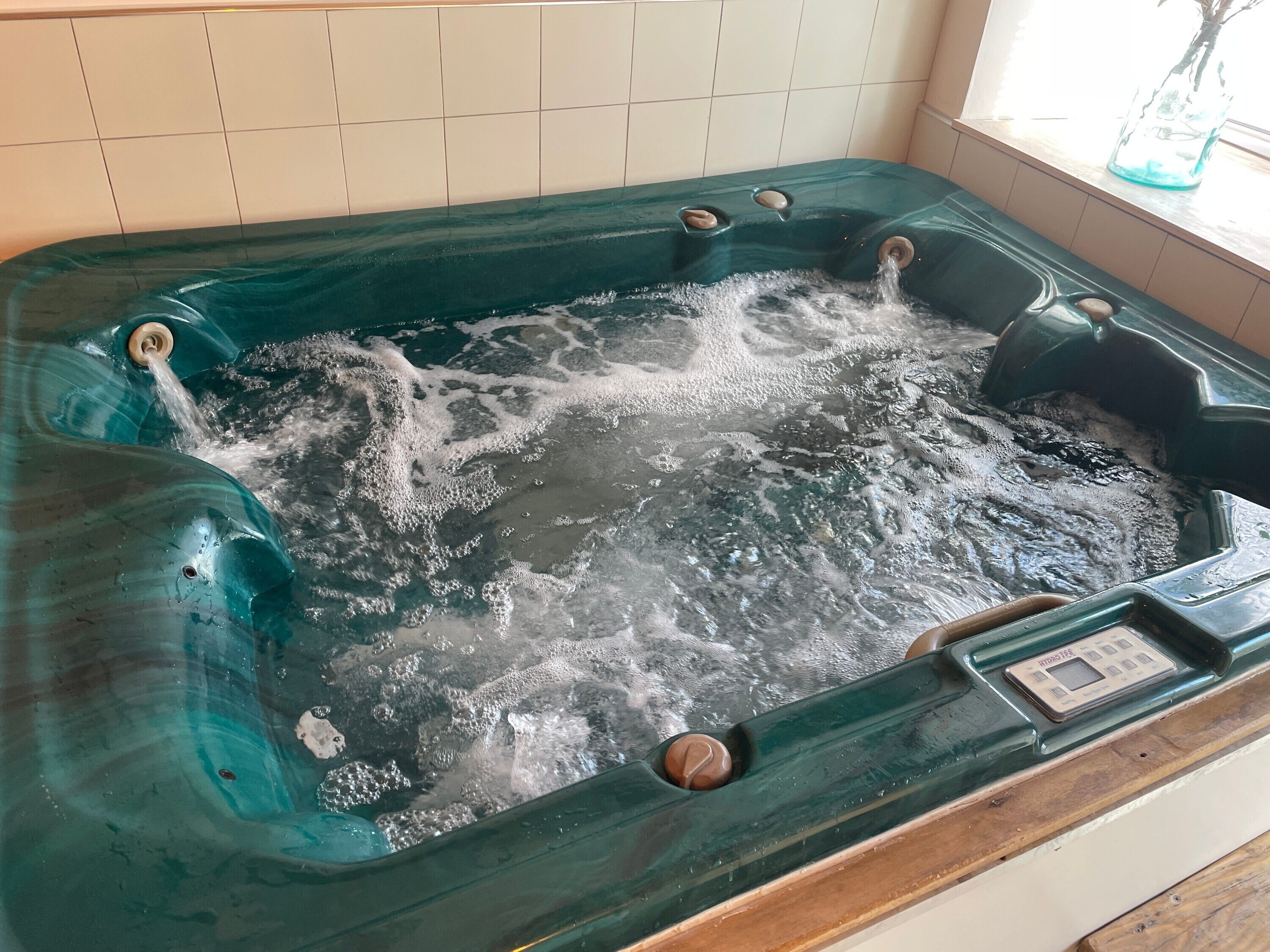Indoor spa tub