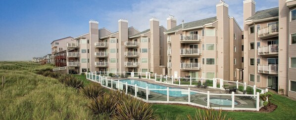 Exterior - Oceanfront Condo in Ocean Shores (ocean shores)