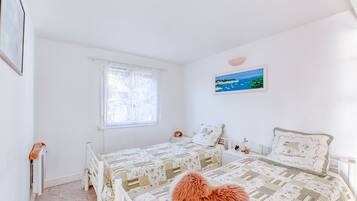 2 bedrooms, iron/ironing board, free WiFi, bed sheets