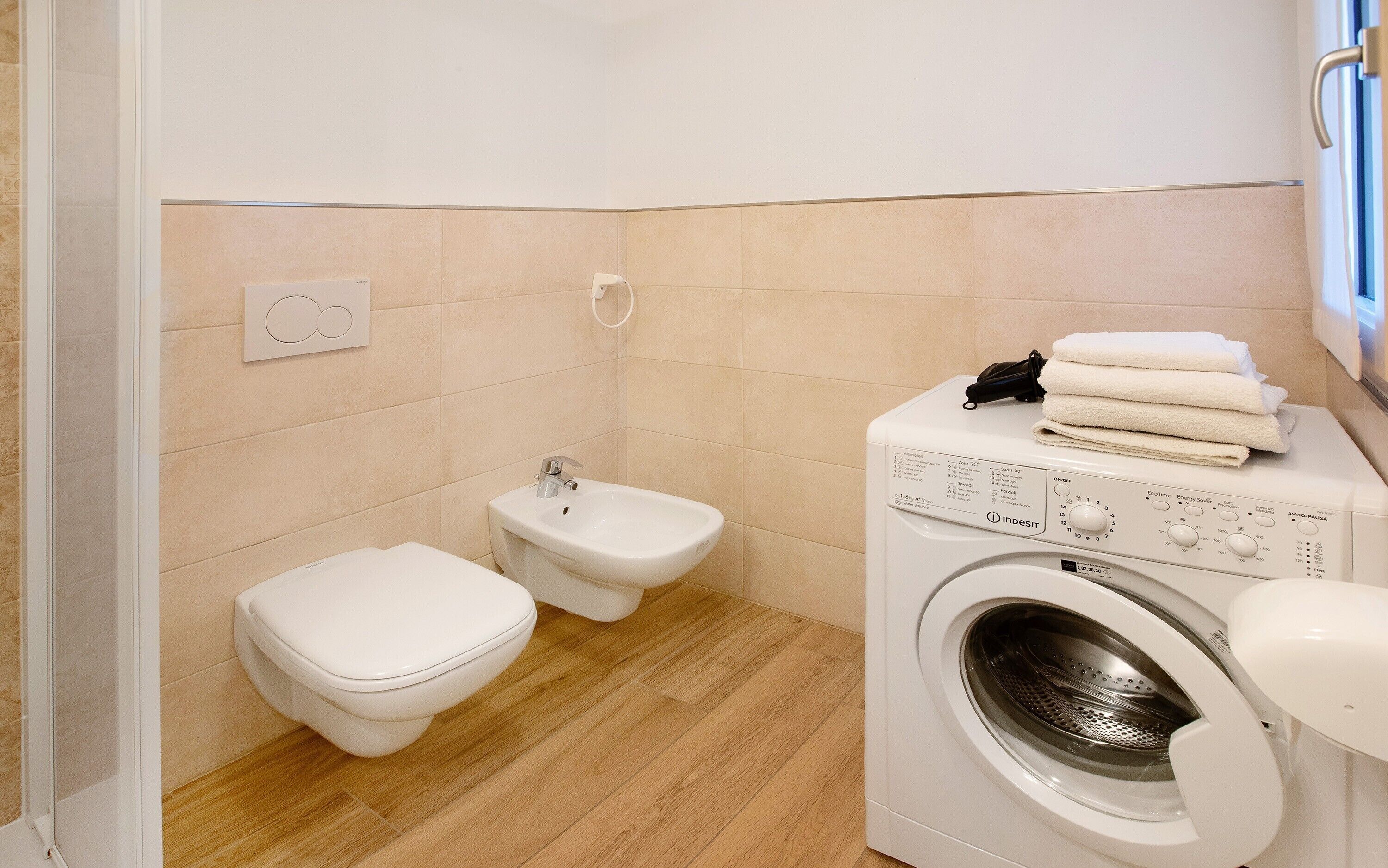 Shower, hair dryer, towels
