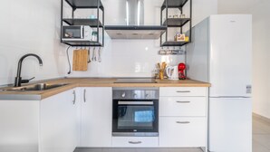 Kaffetrakter/tekoker, kjøleskap, mikrobølgeovn og ovn
