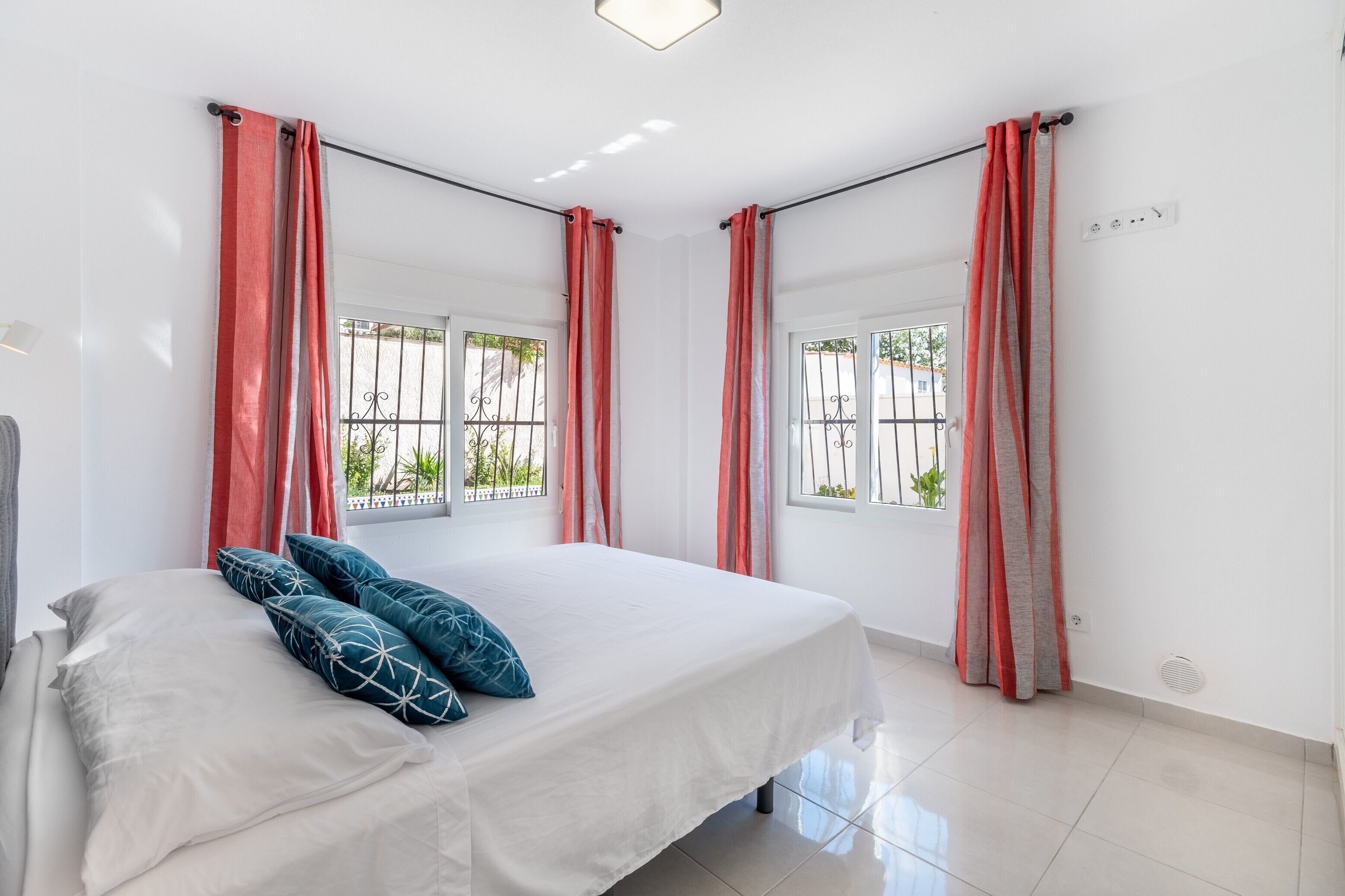 3 bedrooms, iron/ironing board, free WiFi, bed sheets