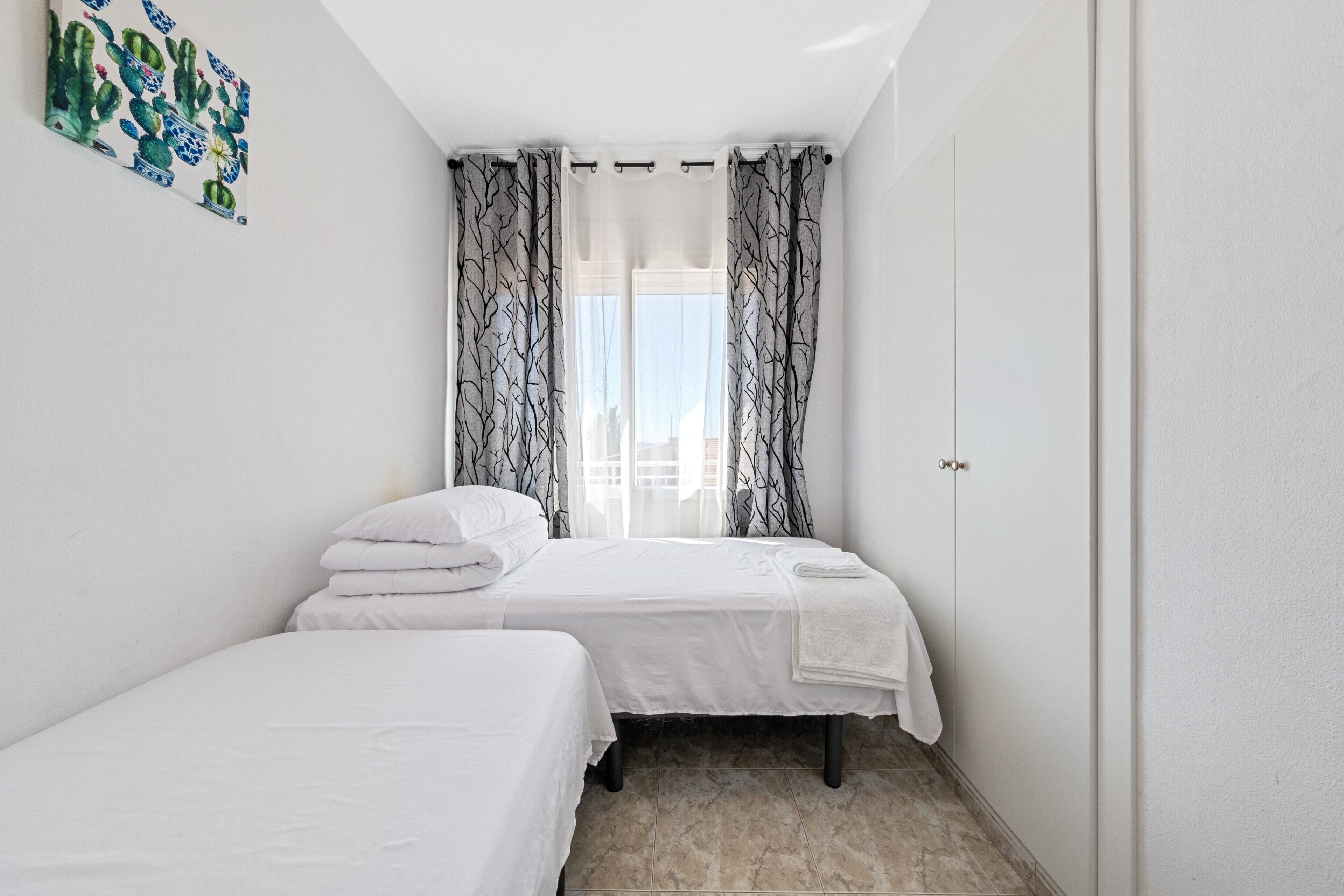 3 bedrooms, iron/ironing board, free WiFi, bed sheets