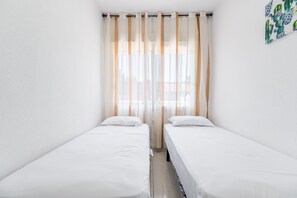 3 bedrooms, iron/ironing board, free WiFi, bed sheets