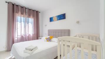 3 chambres, fer et planche à repasser, Wi-Fi gratuit, draps fournis