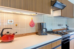 Køleskab, ovn, kogeplade, opvaskemaskine