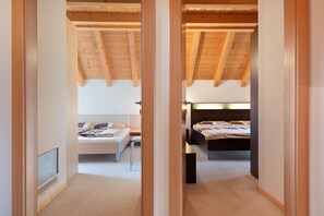 2 bedrooms, iron/ironing board, bed sheets