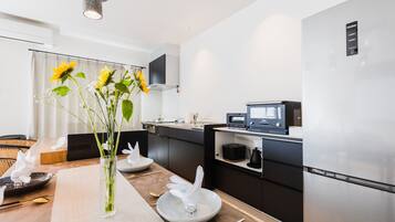 Fridge, microwave, oven, stovetop