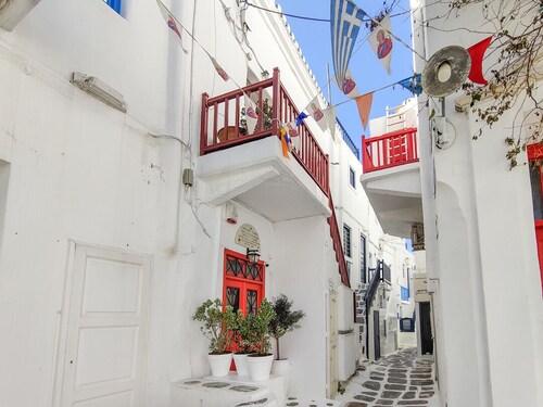 The Sunday House in the Heart of Mykonos Town