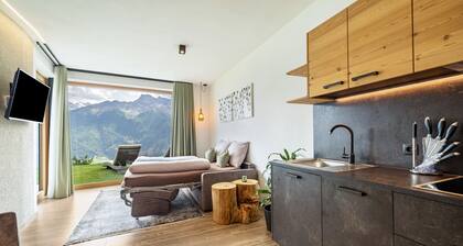 Apartamento vacacional 'Paflur Lodges Lärchenduft' con vistas a la montaña, jardín y Wi-Fi