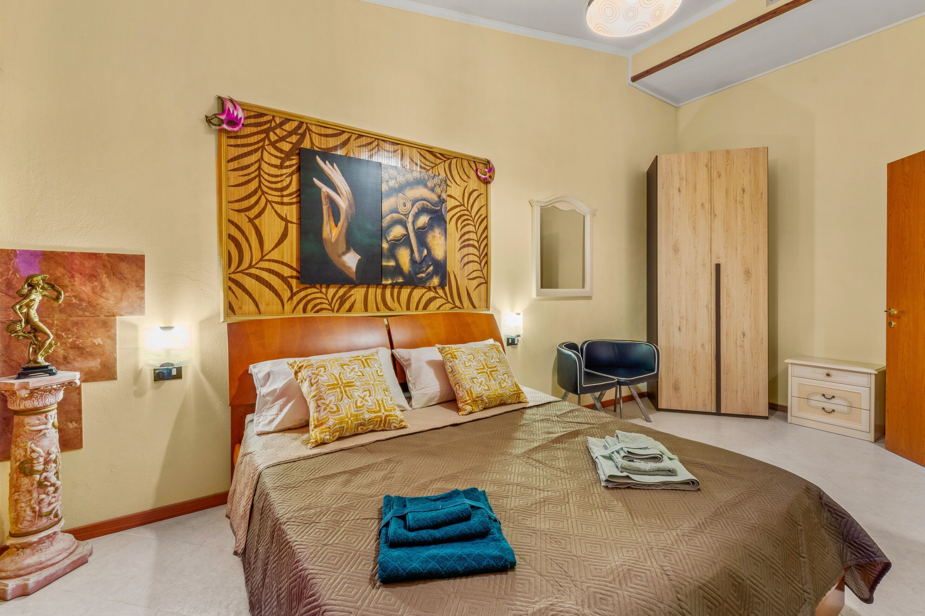 2 bedrooms, bed sheets