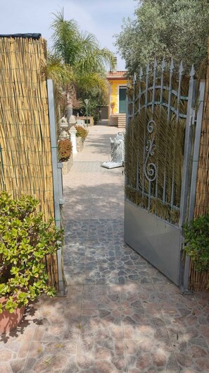 Property grounds - Villa "Angela" with Mountain View, Private Pool & A/C (Quartu sant'elena)