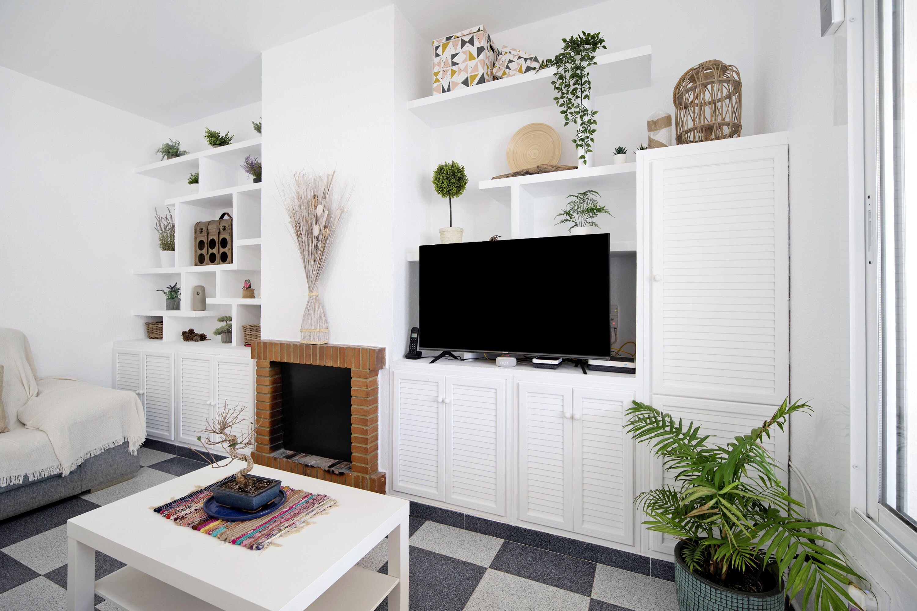 Televisie en een open haard