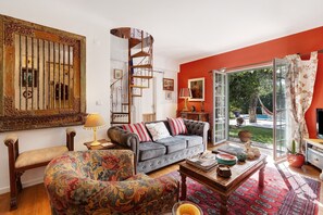 Televisie en een open haard