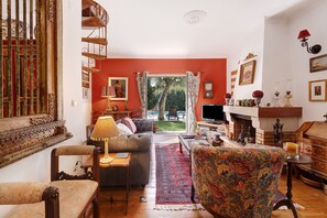 Televisie en een open haard