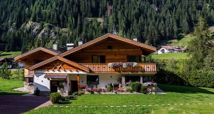 Apartment "Piciulei Grant" with Mountain View, Garden, and Wi-Fi