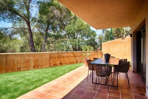 Outdoor dining - Apartment 'Casa Joaquim Begur' with Mountain View, Wi-Fi and Air Conditioning (Begur)