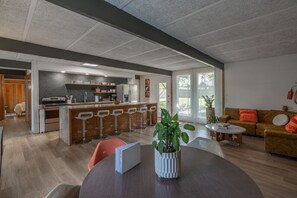 Interior - Retro Vibes | Mid-Century Gem in Springfield (Springfield)