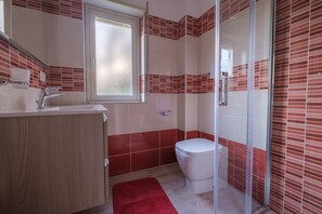 Dusche, Haartrockner, Handtücher