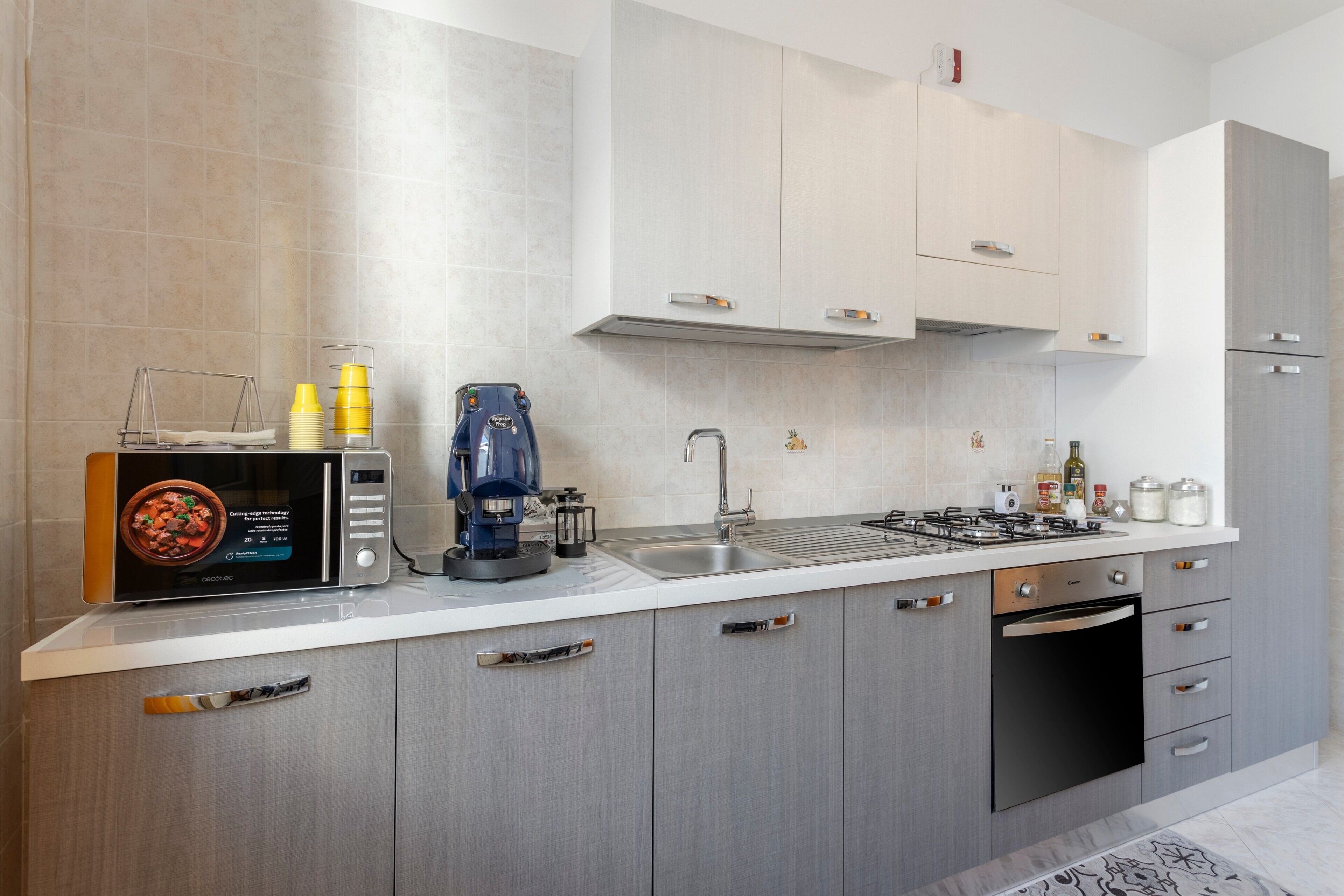 雪櫃、微波爐、焗爐、爐具