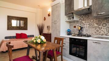 Réfrigérateur, four, plaque de cuisson, cafetiÚre/bouilloire