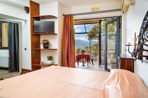 1 slaapkamer, een strijkplank/strijkijzer, gratis wifi, beddengoed