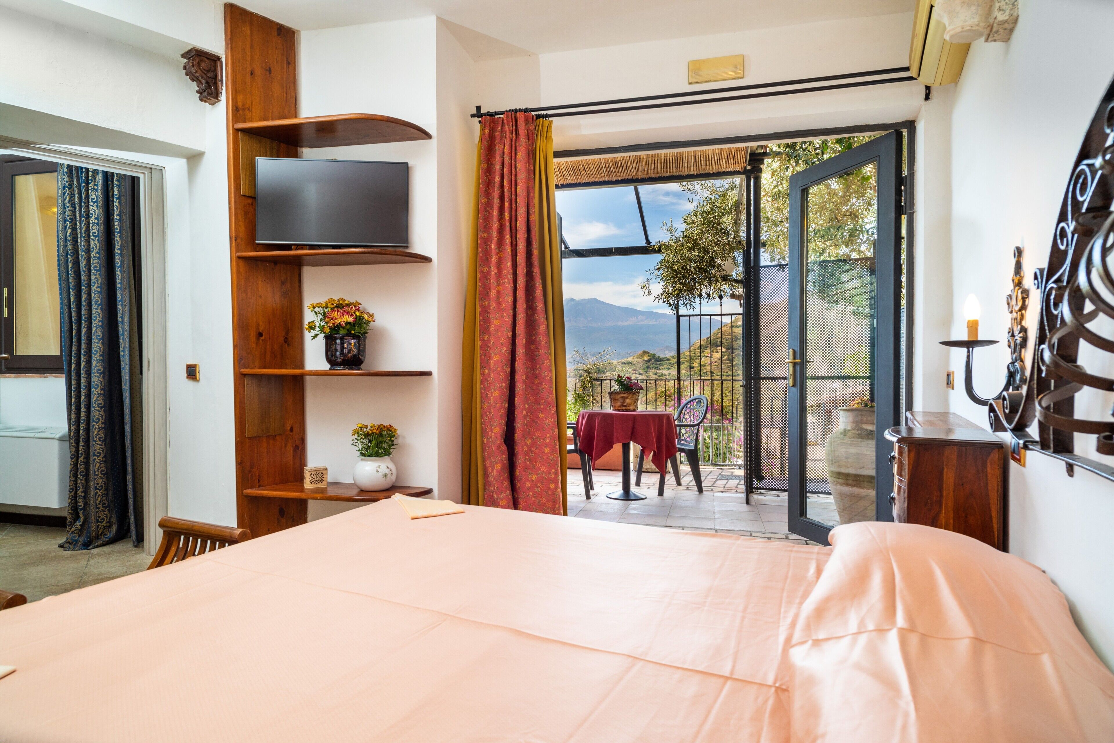 1 slaapkamer, een strijkplank/strijkijzer, gratis wifi, beddengoed