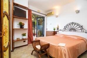 1 chambre, fer et planche à repasser, Wi-Fi gratuit, draps fournis